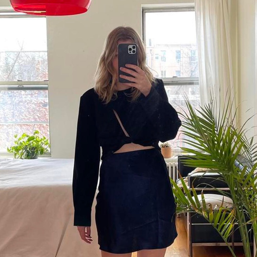 Aritzia silk slip skirt size 6 blue navy